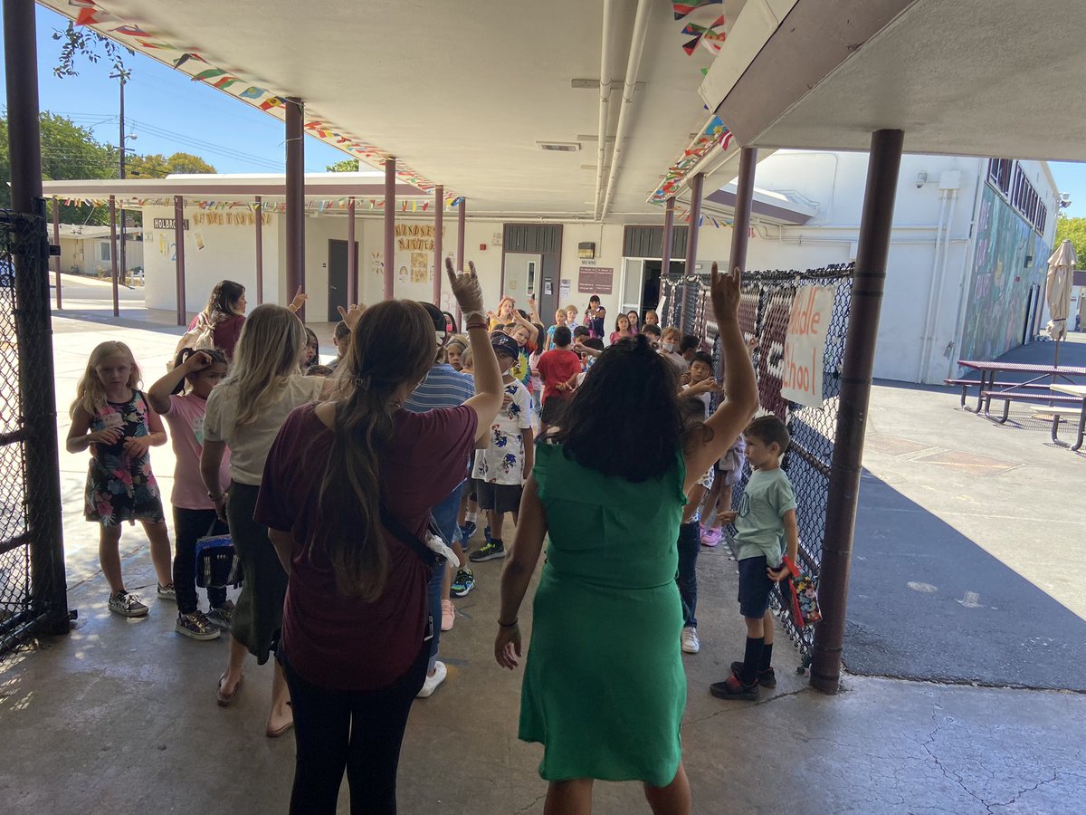 HolbrookMDUSD's tweet photo. Our first day of school was filled with wonderful moments! Thank you Jets families and #HOLAwesome Staff for making it so special! #HOLAseis https://t.co/5fdCH1EMbC