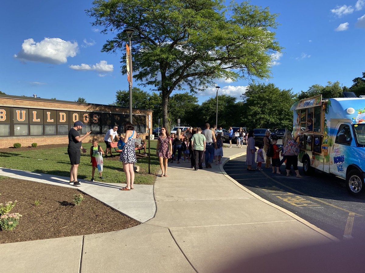 kylelacyST's tweet photo. What a great way to get 22-23 going!  Open House was a success!  Great to see parents and students back in the building!  #STBulldogs https://t.co/2M8OdTEjsr