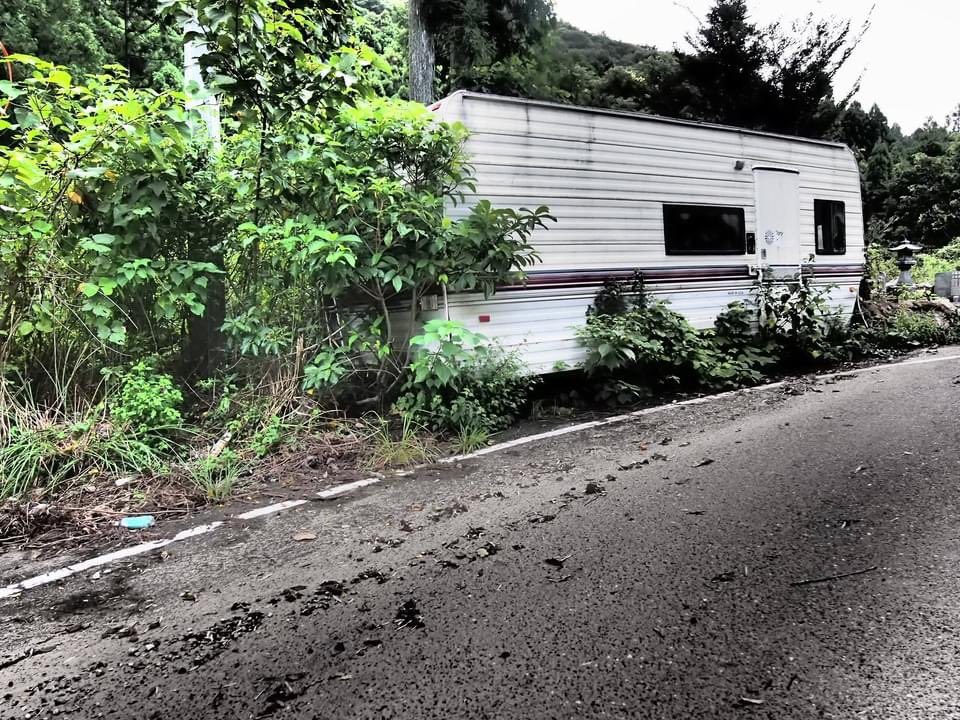 主観的小景高知  
Abandoned camping trailer（travel trailer）.

The scenery of the suburbs of Kochi City in Japan from my point of view and the interesting parts.   

#Campingtrailer
#Traveltrailer
#廃キャンピングトレーラー