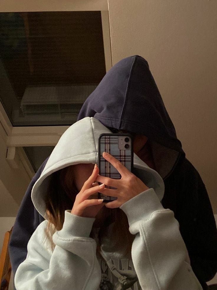 ———— @.onlytsumuuu’s Post

       Una que me roba los buzos 😍