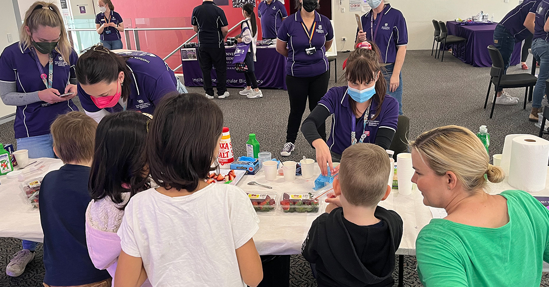 IMBatUQ's tweet photo. Thank you to everyone who came to Family Day last Sunday! 🐣 We had such a fun day and loved seeing our Junior Scientists graduate 🎓. Also, a big congratulations to our #imbfamilyday competition winner @YanniKYChin! https://t.co/ts60Y0PQLB