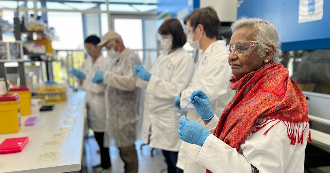 IMBatUQ's tweet photo. Thank you to everyone who came to Family Day last Sunday! 🐣 We had such a fun day and loved seeing our Junior Scientists graduate 🎓. Also, a big congratulations to our #imbfamilyday competition winner @YanniKYChin! https://t.co/ts60Y0PQLB