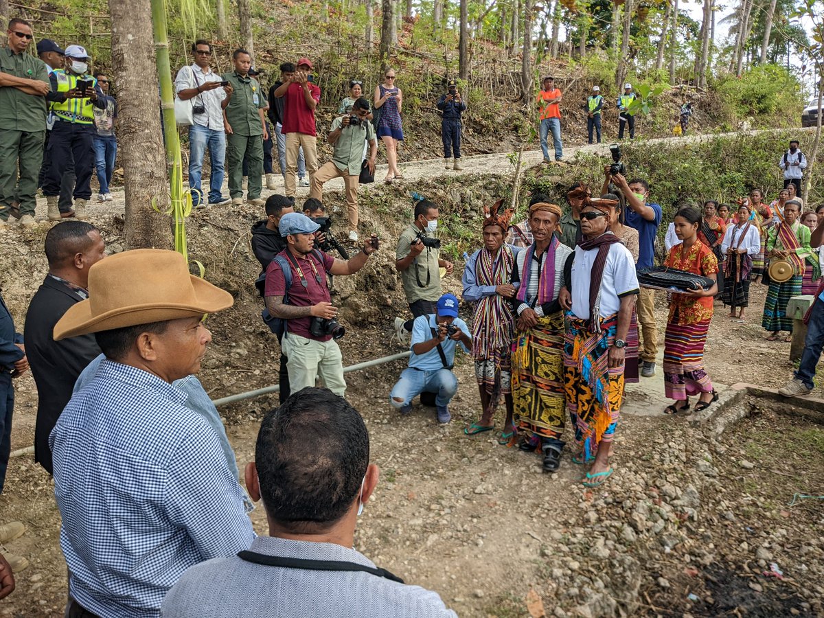 Welcoming the #TimorLeste Prime Minister @TaurDe to Leohitu tilapia hatchery for a harvesting ceremony @TimorEmbassyNZ @USAIDTimorLeste @WorldFishCenter