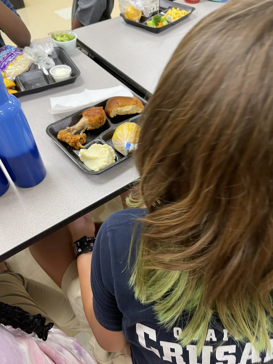 QCE_Library's tweet image. First day of school lunch @QCE_Library @QuailCreek_E @OKCPS was a success!