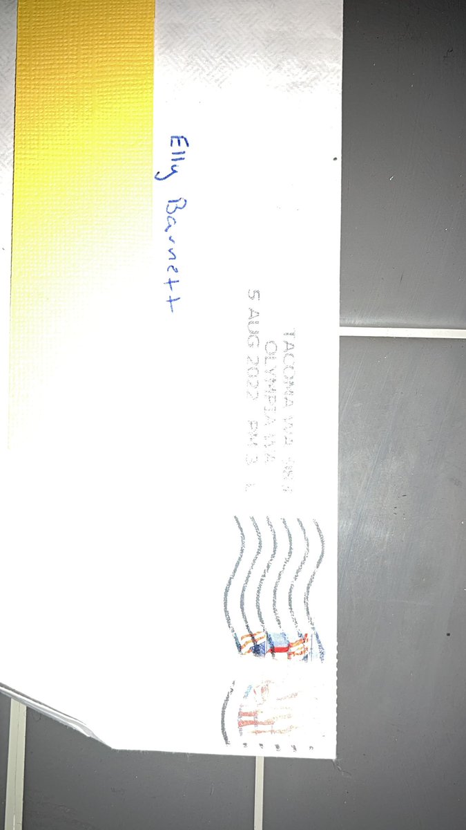 Vibez_'s tweet photo. I already got my first letter in the mail :) and I’m excited to write my friend back. #slowerliving https://t.co/wuN6lgdPbR