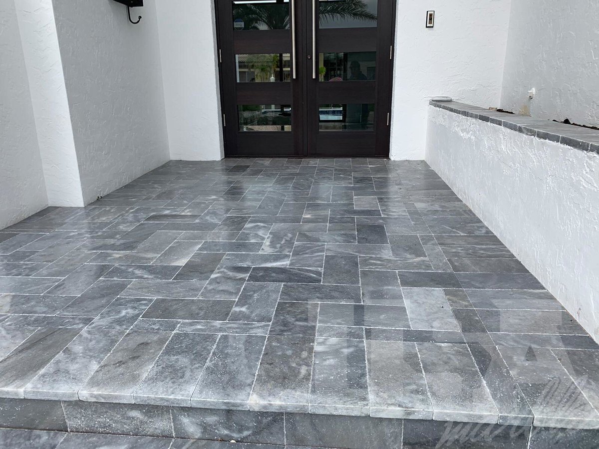 High quality TAHOE TUMBLED pavers!! Contact me for more information at 954-676-9419 #travertine #marble #paver #pooldeck #pool #patio #patiodeck #driveway #homeimprovement #construction #wholesale #supplier #naturalstonepaver #homerenovation