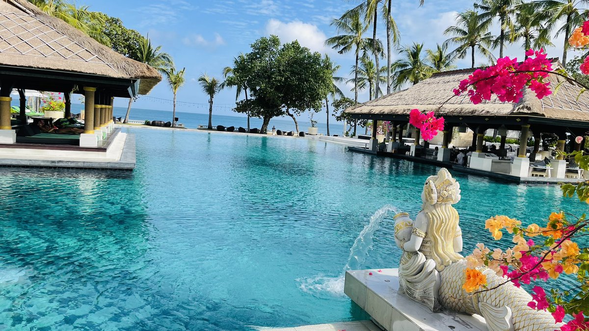 travellerPooja's tweet photo. And who wouldn’t want to wake up to the view like this ….., Good Morning from Bali! Have a fabulous day friends!#NatureBeauty #pristine #Breakfromroutine https://t.co/Krd2Cw4IJ2