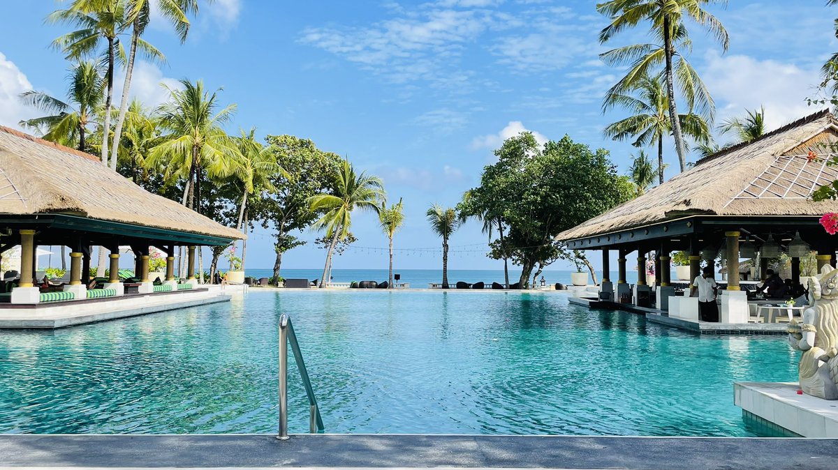 travellerPooja's tweet photo. And who wouldn’t want to wake up to the view like this ….., Good Morning from Bali! Have a fabulous day friends!#NatureBeauty #pristine #Breakfromroutine https://t.co/Krd2Cw4IJ2
