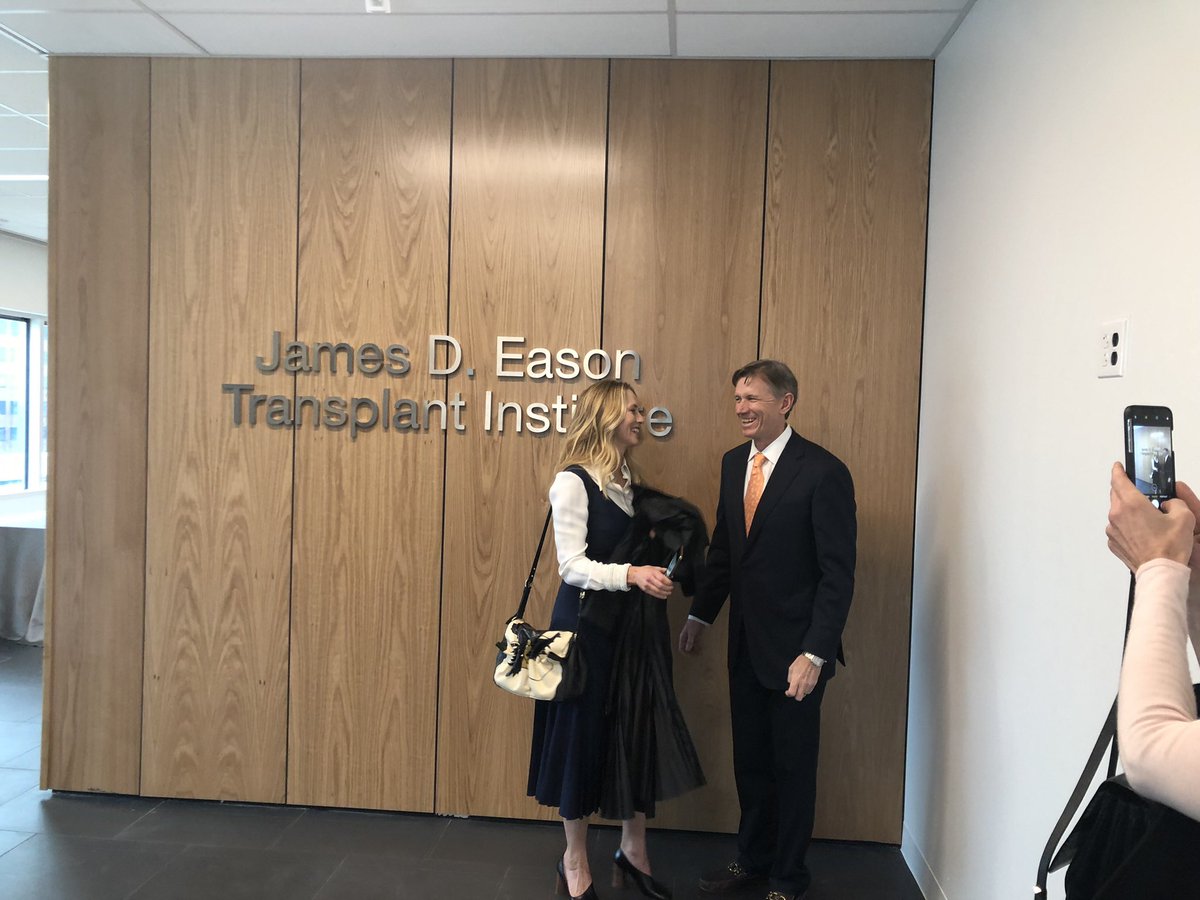 2009-Steve Jobs obtains liver transplant 2015-hospital gets anon 40M gift
Feb 1, 2019-new transplant institute has dedication &amp; unveiling of name; pictured is <a href="/laurenepowell/">Laurene Powell Jobs</a>;Macs prevail galore in the transplant wing
2022-Eason no longer works @ hospital
dailymemphian.com/section/busine…