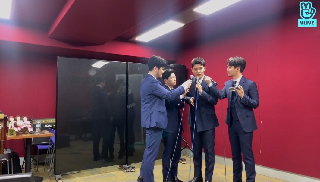 이 브이앱 하나로 .... 인생 다시 시작됨
온라인중계 보다가 못봐서 다 끊기고 그런줄도 몰랐다가.. 끝난 타이밍에 탐라 들어와보니 난리난리가 나서 ㅜㅠㅠ아이고 어짜나 했는데 ..진짜 갑자기 브이앱 뾰로롱 뜨더니 중계 통으로 날라간 이름에게를 그렇게 불러주고... 뿌듯하게 떠난..예쁜너희... ❤