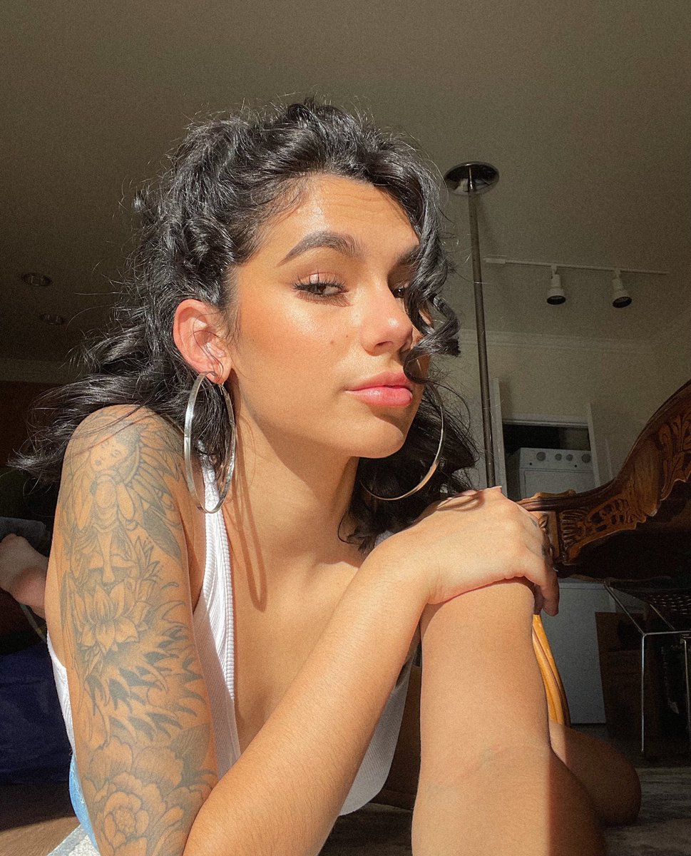 Bush Queen on Twitter: "today 💋"