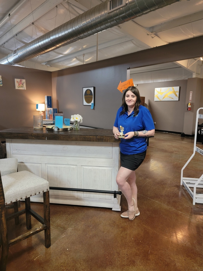 Payless_Support's tweet photo. Congratulations to Amanda, the winner of the July Big Fish 🎣 Company-Wide Monthly Sales Award! Thank you, Amanda, we appreciate you!

#shoplocal #ParagouldAR #winner #paylessbigfish https://t.co/ujhjYsSN1f