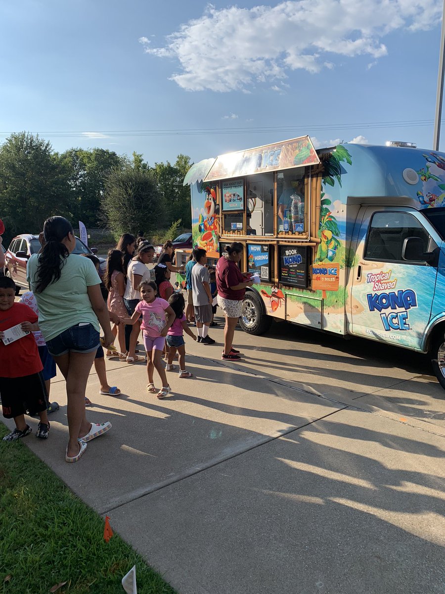Ohhh we had a GREAT time at Meet the Teacher tonight! All the smiles, hugs, and “miss you’s” have us anxious for the 1st day of school!!! #PeeteProud #ProudPrincipal