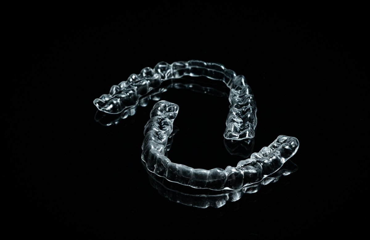 aismileS4's tweet photo. 📷Found these amazing photos of products taken by our exclusive photographer.
✨The light and reflection of it makes the invisible braces wear a crystal-like luster: strong, streamlined and absolutely spotless!!!

❤️Can you resist the charm of it?
#aismileinternational https://t.co/dTuVLy2djA