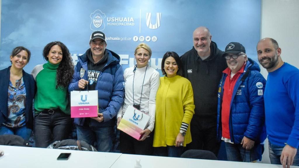 WalterVuotoTDF's tweet photo. Hicimos un balance de las actividades que la entidad está desarrollando estos días la ciudad, siempre con el objetivo de seguir potenciando a nuestros deportistas.

#UshuaiaMásActiva
#GestiónWalterVuoto https://t.co/8P86VLYwHW