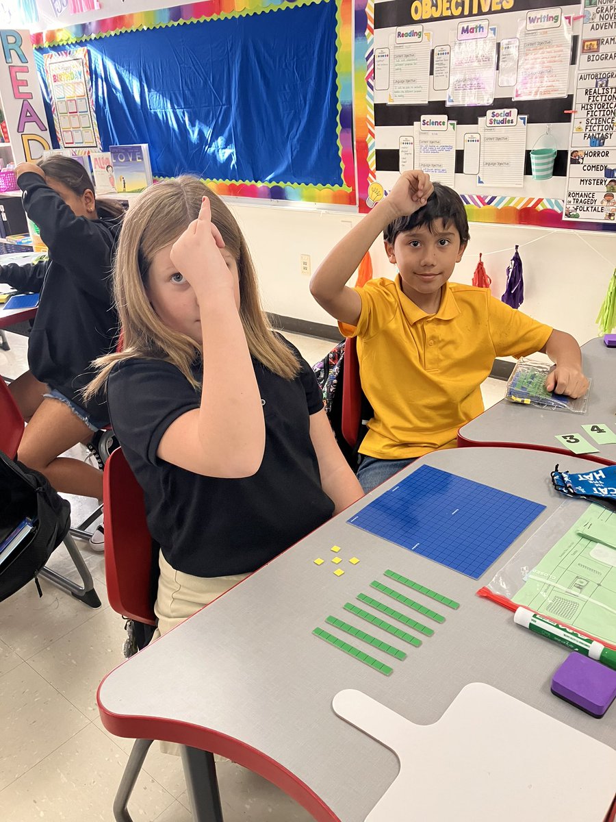 Today we built numbers with digit cards and base ten blocks, wrote the expanded notation and rounded the numbers to a given place value. Hitting several skills all in one activity! 🙌🏼 #mathrocks #creativemathematics #kimsutton #yisd @TierraDelSol_ES