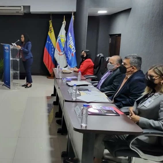 VicePolitica's tweet photo. Como un solo equipo, el @VicePolitica acompañó al Viceministro del Sistema Integrado de Policía, G/D José Gregorio Rojas, en el seminario “Derechos Humanos y Violencia de Género: Retos y Desafíos”. Seguimos avanzando.
#VenezuelaEnDesarrollo https://t.co/P2woZuRDTv