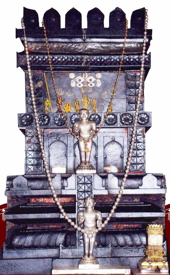 La vyapti y la profundidad de las obras de Gururayaru en los Sastras, el Vedanta y el Tattvavada son en sí mismas un mil