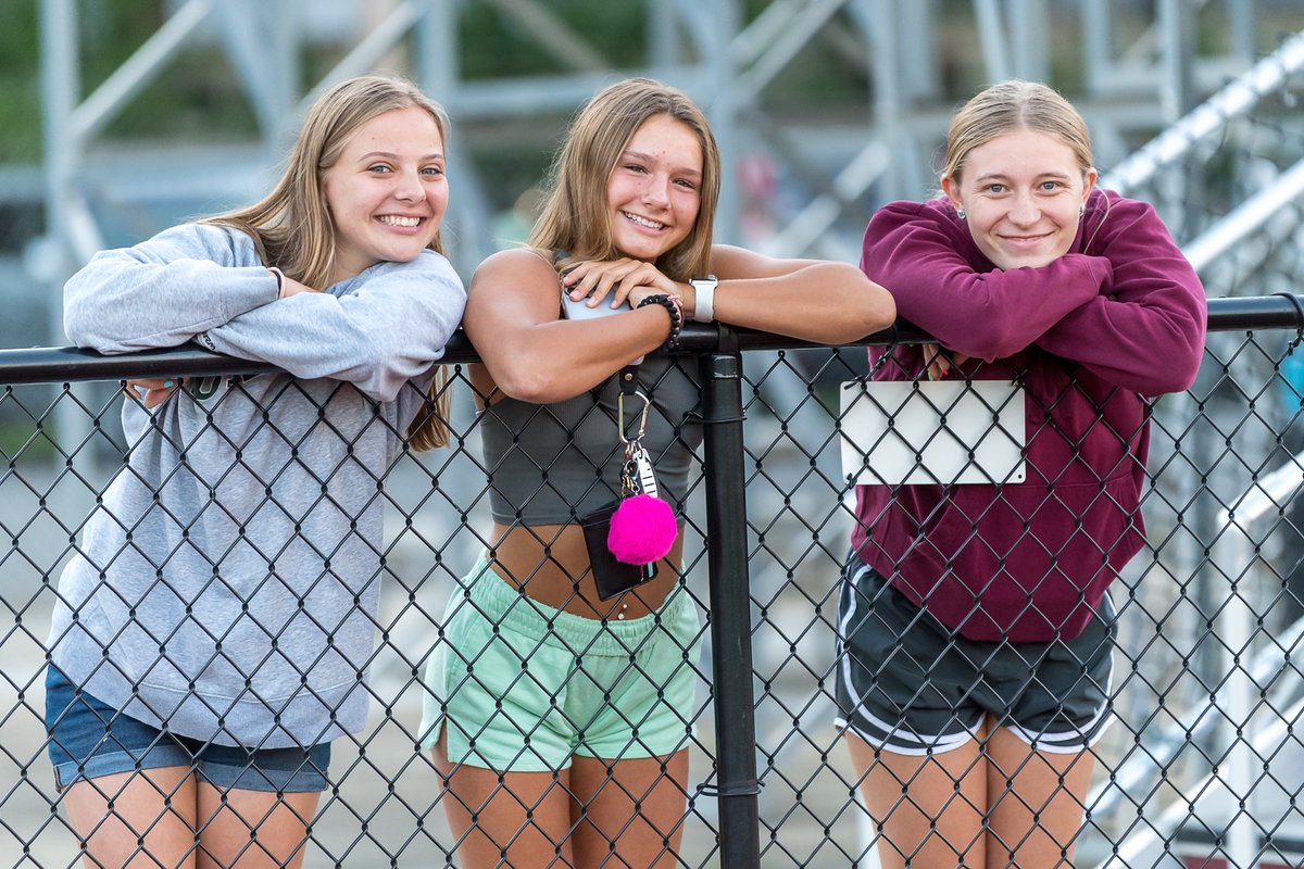 Smiles from <a href="/LindseyGott/">lindsey</a> and <a href="/mckennasolk/">mckenna💫</a>.  <a href="/ChloeBlack3104/">chloe rose 🫶🏼</a> gets there eventually ...