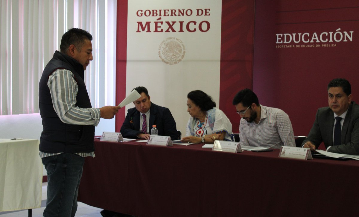 Jesusls2020's tweet photo. Agradezco también a los secretarios de #MineralDeLaReforma, Alejandra Calva, de #SOPDU y Julio Monzalvo, de #SDHyS; Enrique Azpeitia, Dir. de #INHIFE; Armando Cerón, Subgerente de Supervisión de Obra de INHIFE y por supuesto a director general de @CECyTEHidalgo, @VictorRdgzGaona. https://t.co/EAKF2TI6UA