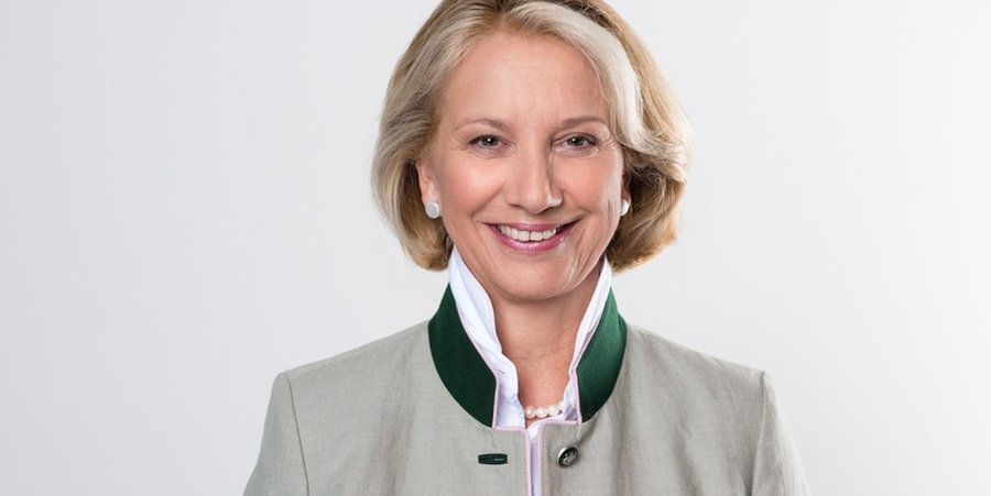 ErnstvAll's tweet photo. Nächster ARD-Skandal?
Ist das der nächste Skandal beim öffentlich-rechtlichen Rundfunk?
Laut einem Bericht hat die Technik-Direktorin des Bayerischen Rundfunks, Birgit #SpannerUlmer, zwei persönliche Fahrer - und zwei Dienstfahrzeuge.
#OERR
https://t.co/61sPEYPZGe https://t.co/cLEhS6ohBp