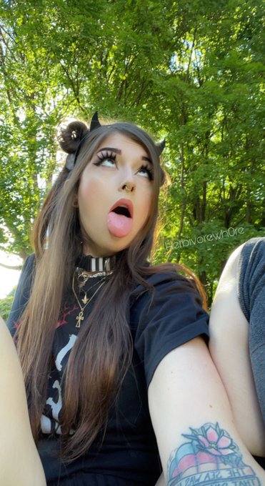 Watch 🔪🖤Ashley🖤🔪's leaked NSFW photo on TwXstars