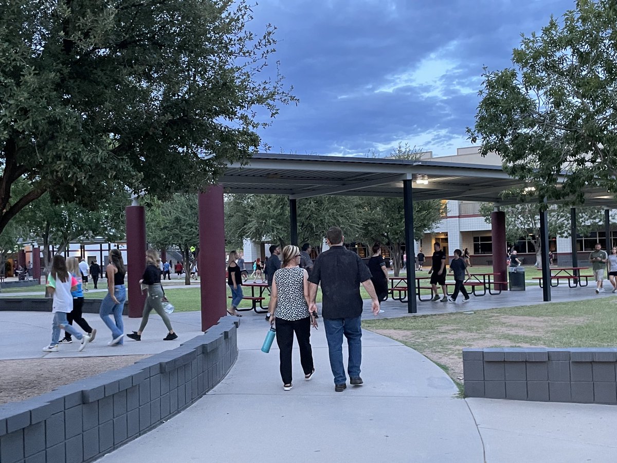 Curriculum Night at Desert Ridge High School! ⁦<a href="/DRHS_Counseling/">Desert Ridge High</a>⁩ ⁦<a href="/DesertRidgeHS/">DRHS Official Page🐾</a>⁩ ⁦<a href="/DRHS_djspetz/">DJ Spetz</a>⁩ ⁦<a href="/GPS_District/">The Official Gilbert Public Schools District</a>⁩ ⁦<a href="/dridgeathletics/">DRHS Jags Athletics</a>⁩