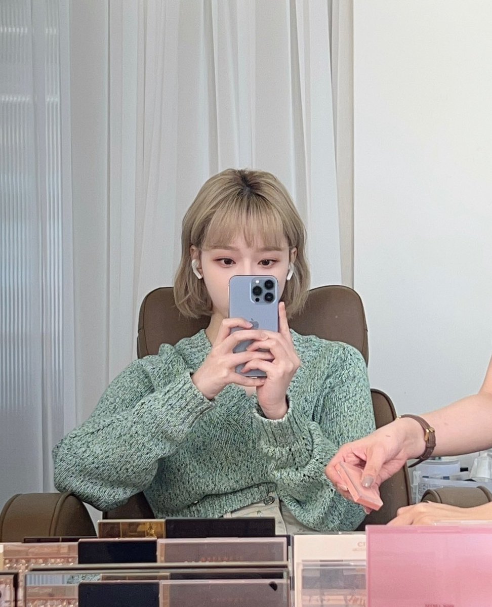 ⠀⠀   ⠀   ⠀  ⠀ ⠀⠀
⠀   ⠀⠀   ⠀   ⠀   ⠀⠀   ⠀   ⠀  ⠀ ⠀⠀
⠀   ⠀ARI.⠀   • sns update 🐹
           
           ◴ 10:26am  ── 08.12.22

⠀   ⠀⠀- hi goodmorning!