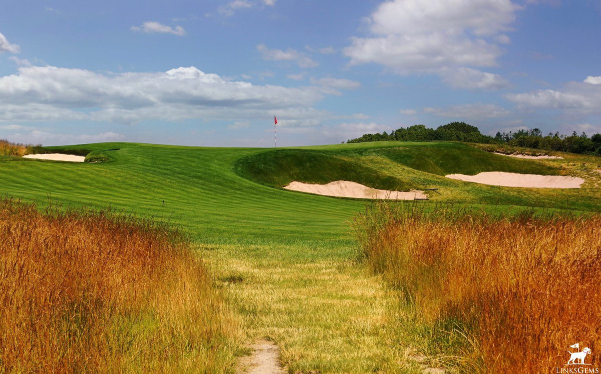 LinksGems's tweet photo. Among my most popular requests, the fantastic 154yd par-3 11th at Shinnecock Hills is called many things:

“Hill Head” - its official moniker

“The shortest par-5 in golf” - Lee Trevino

“Death, the destroyer of scorecards” - me

“One of the greatest par-3s in golf” - everyone https://t.co/9cPnftY4fY