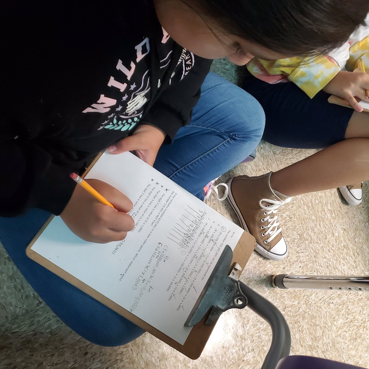 JenRamirez81's tweet photo. It's been a great 1st week of school in 4th grade math as students have been putting in the hard work to represent whole numbers a variety of ways including expanded notation. @PeralesESchool @EISDofSA https://t.co/MDtnrr3NrN