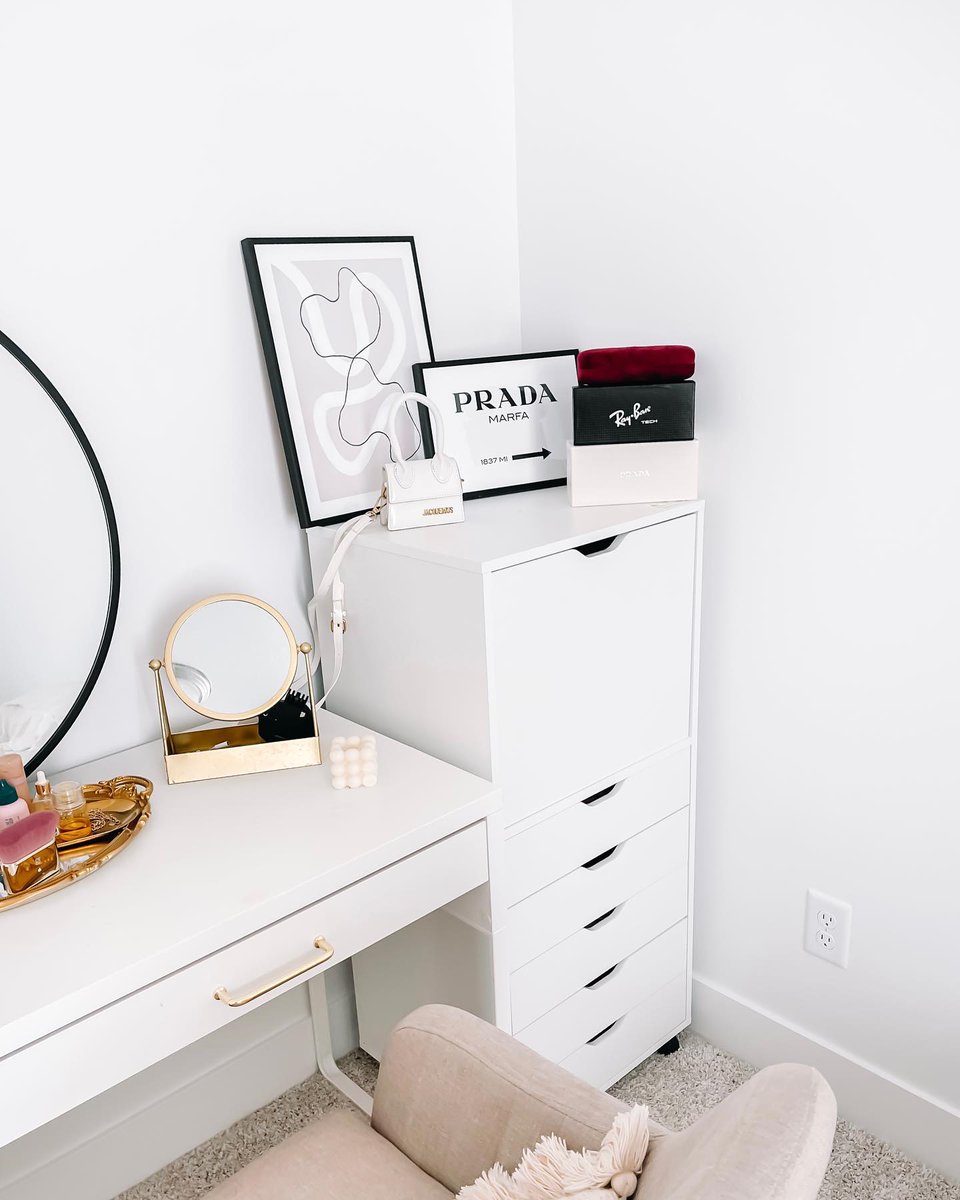 📸 @karinabbingham
Use this next to your vanity! It has a lot of space to organize all your makeup, skincare products, hair accessories, and more. 💄

🛒 Get This Look: bit.ly/3bPzdp6

#devaise #dresser #roomorganization #vanityorganization #organizationhacks