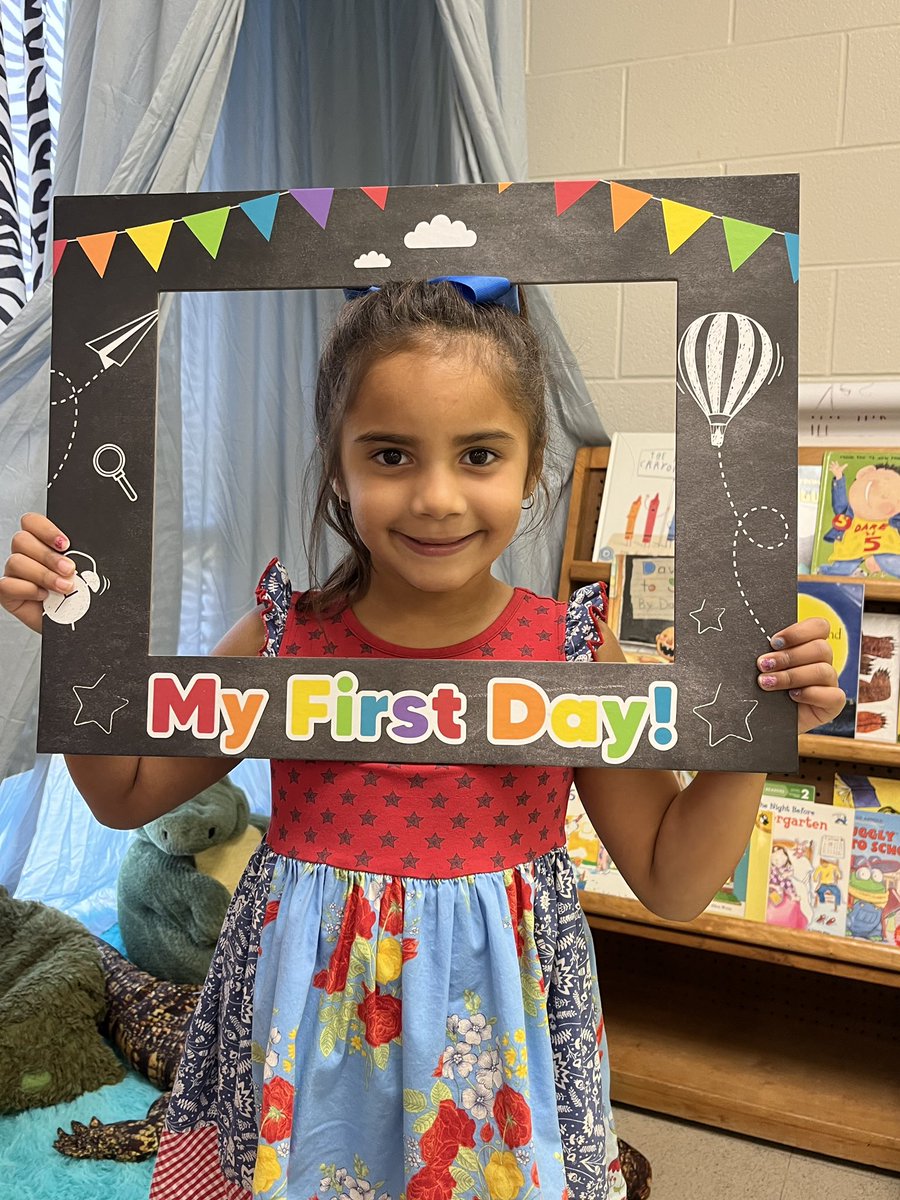 lfcarrington's tweet photo. Happy first day! The Carrington’s are ready for the ‘22-‘23 school year! #ProudToBeAPanther #ONEvision https://t.co/iPDDFXMO1R