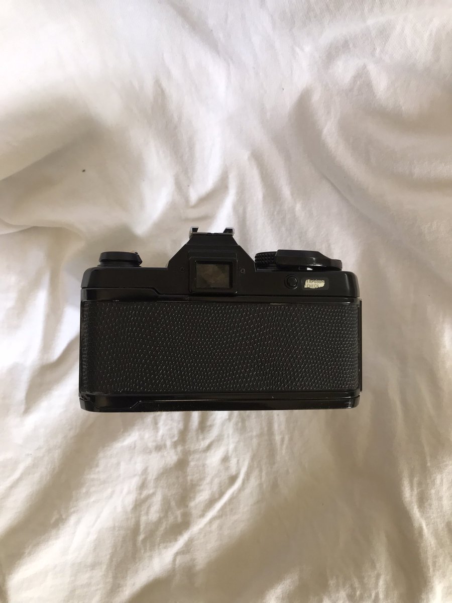 Jualan urgent nak pakai duit.

#Wts
Yashica FX-3
Well Used
8/10 Calar manja