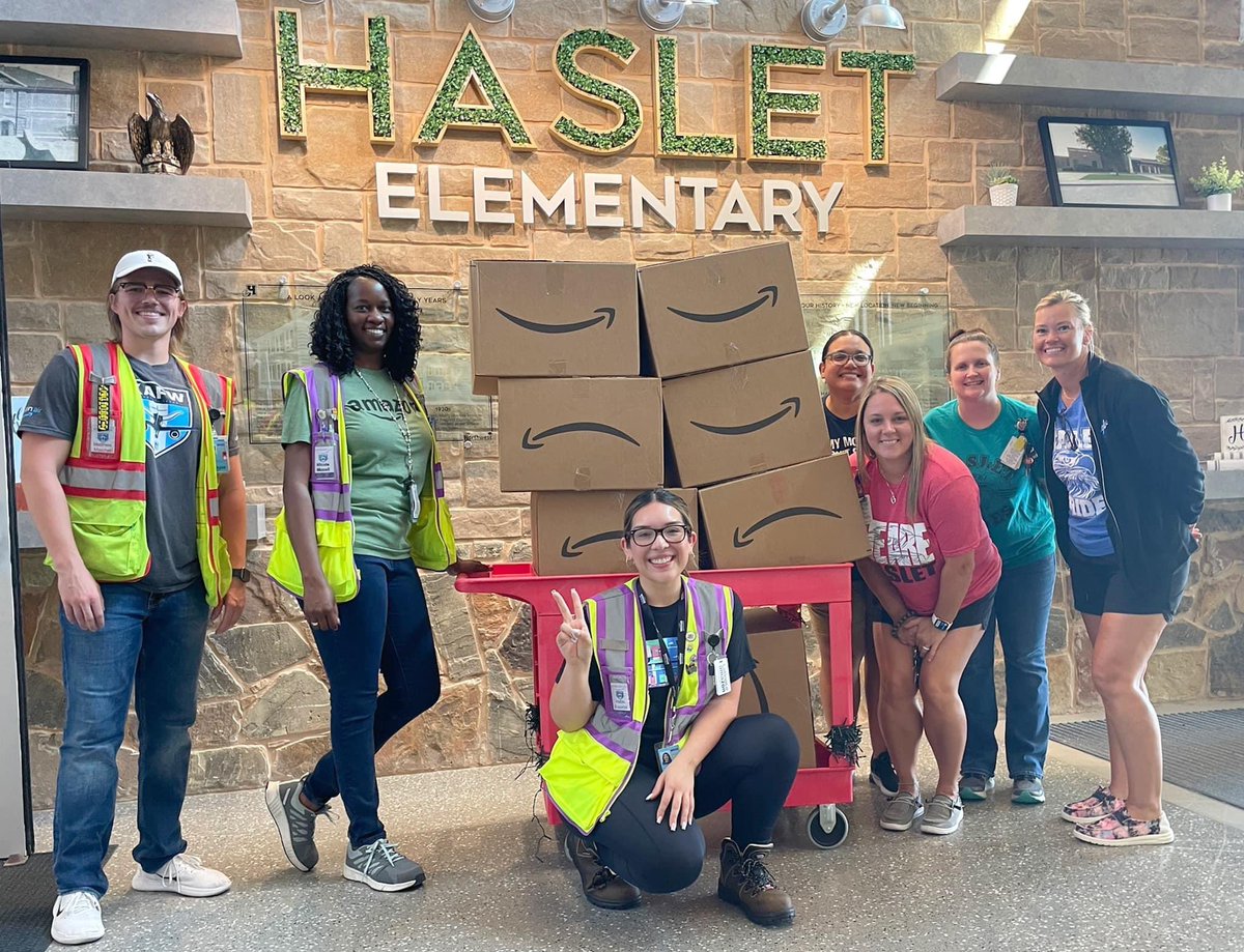 HasletElem's tweet photo. THANK YOU https://t.co/CSdML8dE0N for the generous donation of school supplies!!  ✏️📒📓#amazonrocks #communitypartners @IsupportNEF @amazon https://t.co/hYnOU3cpkg