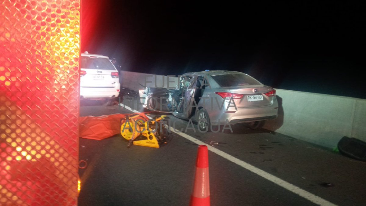 aconcaguaradio's tweet photo. Fatal accidente en Autopista Los Andes. Al menos un fallecido, y 4 heridos de distinta gravedad en triple colisión ocurrida en Kilómetro 39, sector El Mirador. https://t.co/ZBCzJFdSSu
