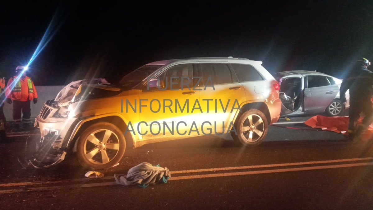 aconcaguaradio's tweet photo. Fatal accidente en Autopista Los Andes. Al menos un fallecido, y 4 heridos de distinta gravedad en triple colisión ocurrida en Kilómetro 39, sector El Mirador. https://t.co/ZBCzJFdSSu