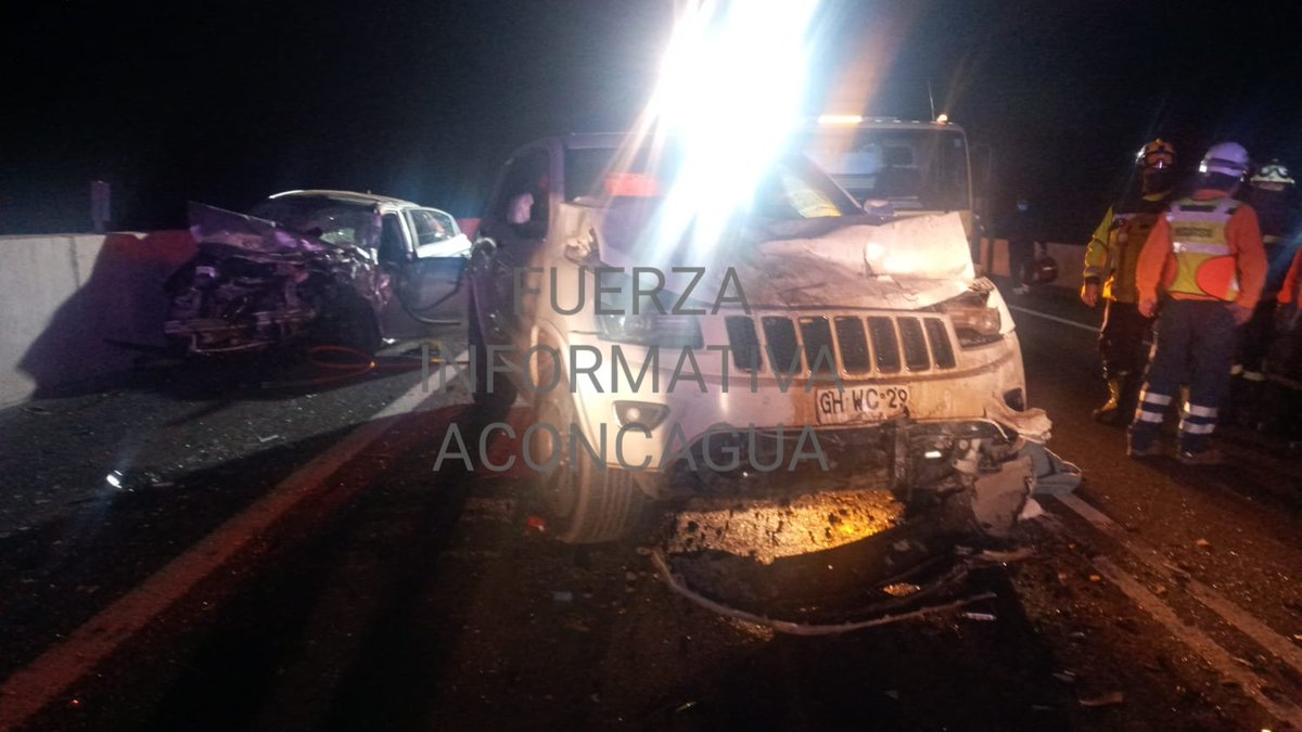 aconcaguaradio's tweet photo. Fatal accidente en Autopista Los Andes. Al menos un fallecido, y 4 heridos de distinta gravedad en triple colisión ocurrida en Kilómetro 39, sector El Mirador. https://t.co/ZBCzJFdSSu