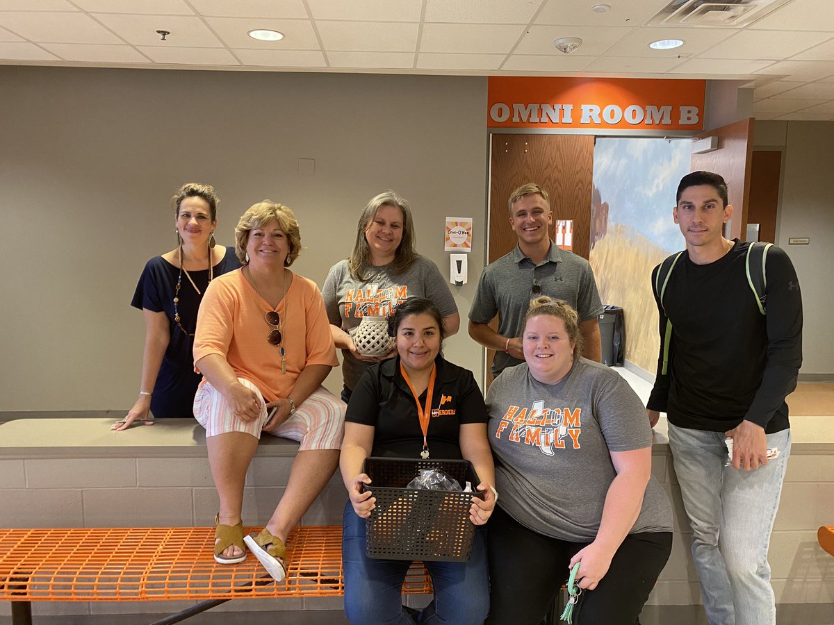 HHSBuffNation's tweet photo. It was an @HaltomAVIDBuffs morning full of great strategies and prizes for our incredible Buff teachers! #BuffaloStandard #HaltomFamily https://t.co/ppf1dNKG3K