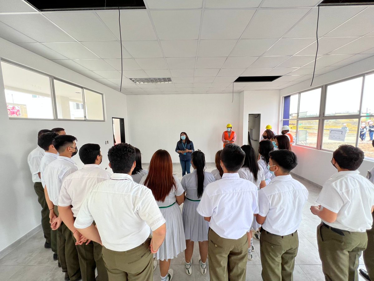 monka78's tweet photo. Una semana laboral corta pero intensa realizando el acompañamiento a directores distritales, visitas en obra, conversando con estudiantes, futuros aliados estratégicos, encuentro con autoridades nacionales demostrando a cada paso nuestro compromiso con la educación
@mariabrownp https://t.co/c9lQqgE7SS