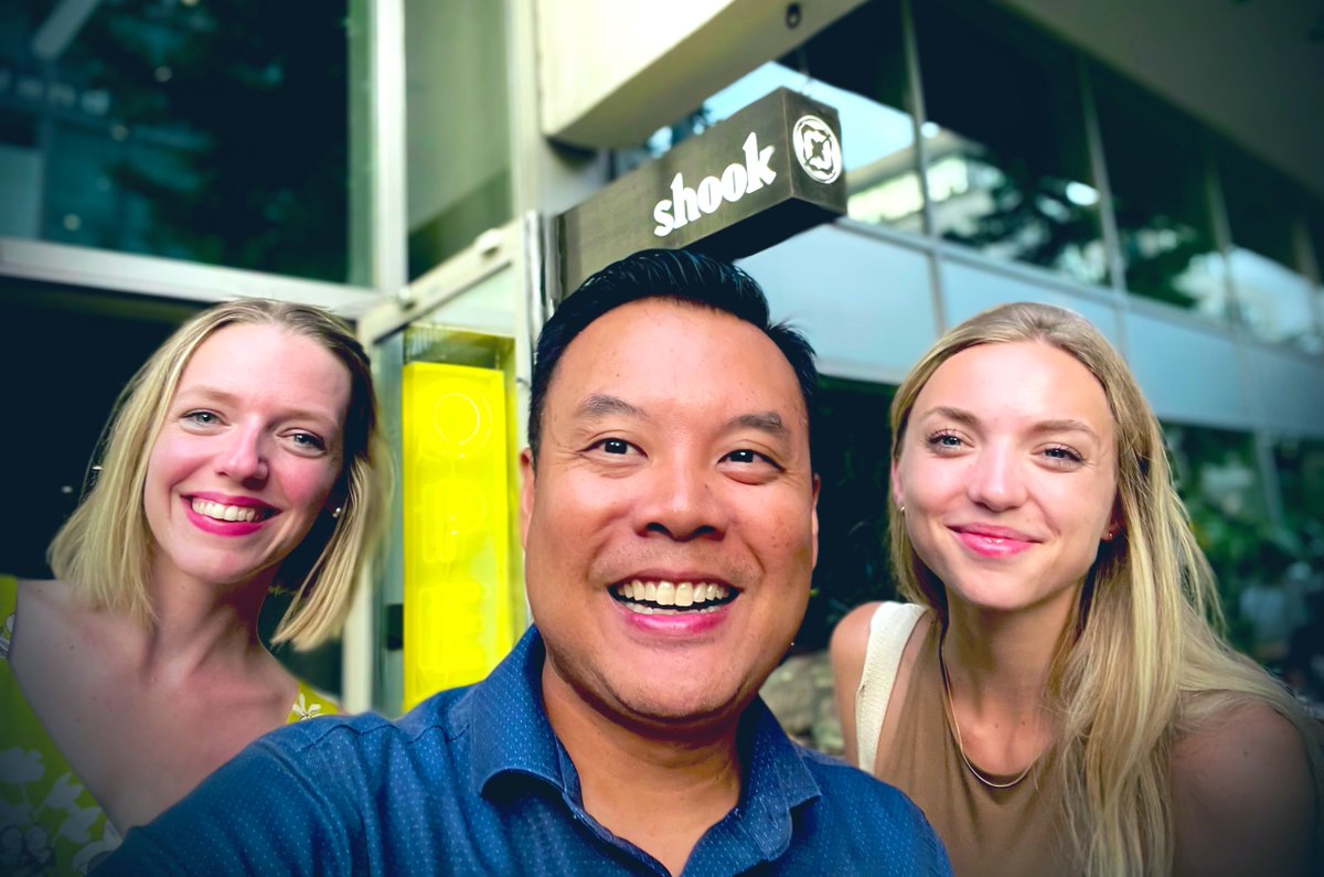 rb33canada's tweet photo. A #breakingbread #connectingdots summer dinner &amp; #walkandtalk this week w/ @lindsay_a_cox &amp; @emilyrutledge0

#healthcareers
#aginginplace
#agetech
#musicals
#rockpaperscissors
🪨 📄 ✂️ 
#bestlettuceeverrr 🥬😋
#teamLER
#singdramapiano
🎤 🎭 🎹

💙Toronto https://t.co/baGDHgLK1s