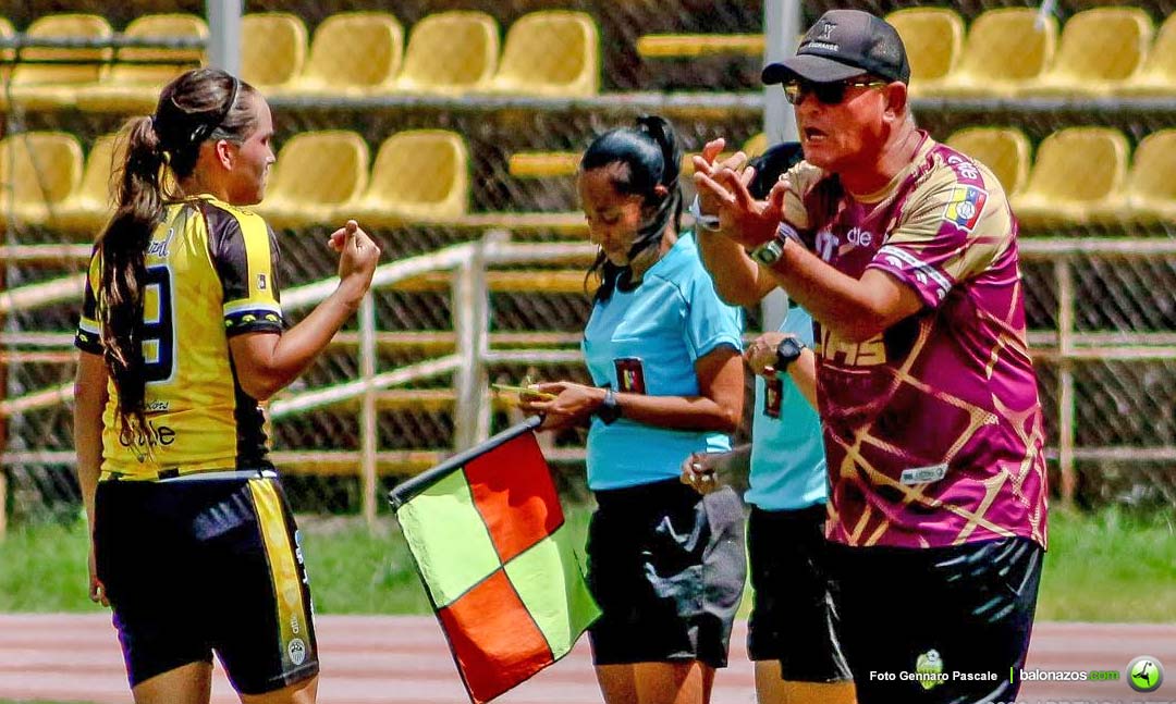 Balonazos's tweet photo. Alexis Duque: “Las muchachas estaban muy motivadas por jugar por primera vez en el Templo”.
#LigaFUTVEFem
#Alexisduque
#DvoTáchira
🔗 https://t.co/n6TXfo0xGI https://t.co/AE73mcchUf