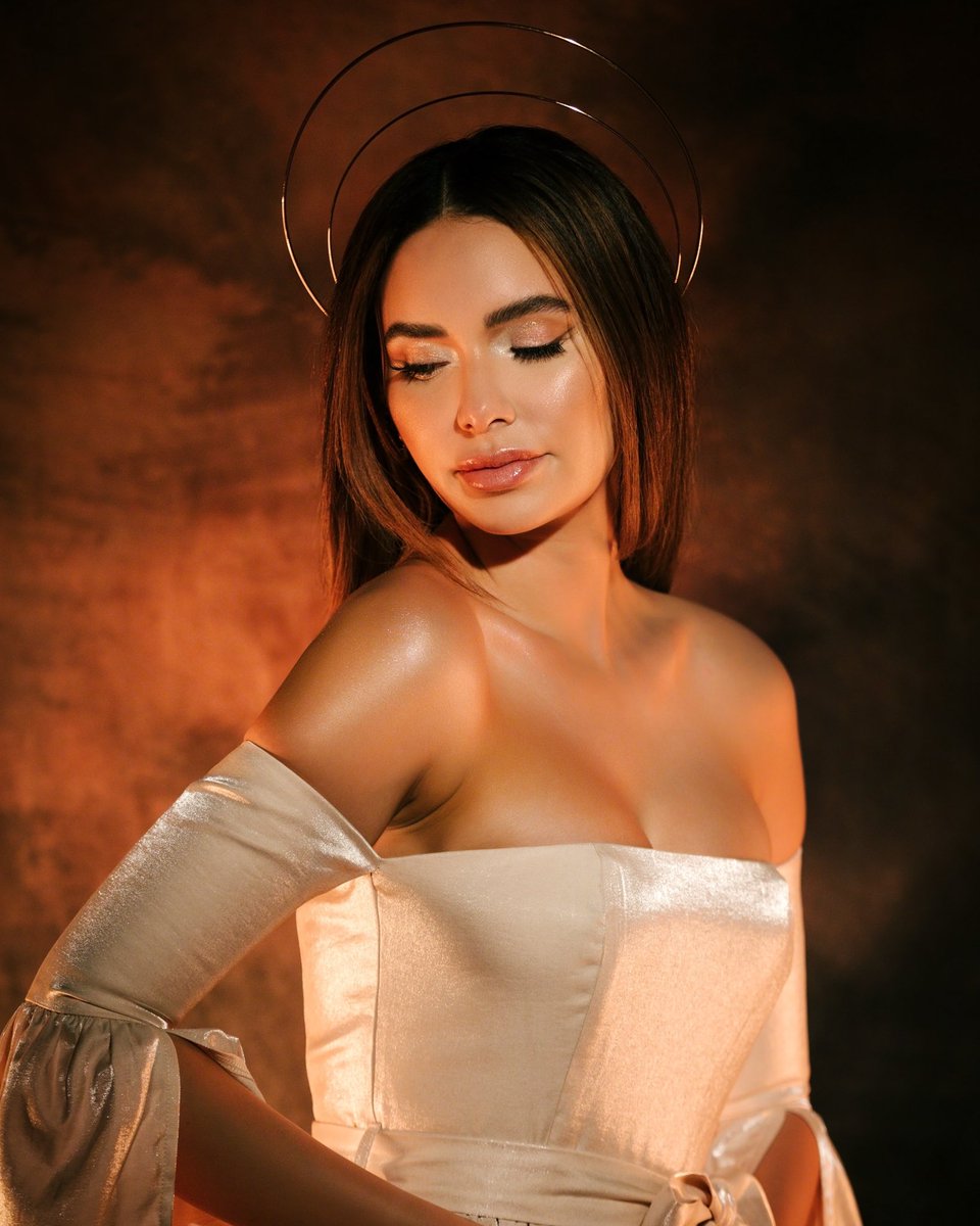 Our lovely Golden Saint modeled by <a href="/JamilletteG/">Jamillette Gaxiola™</a>.