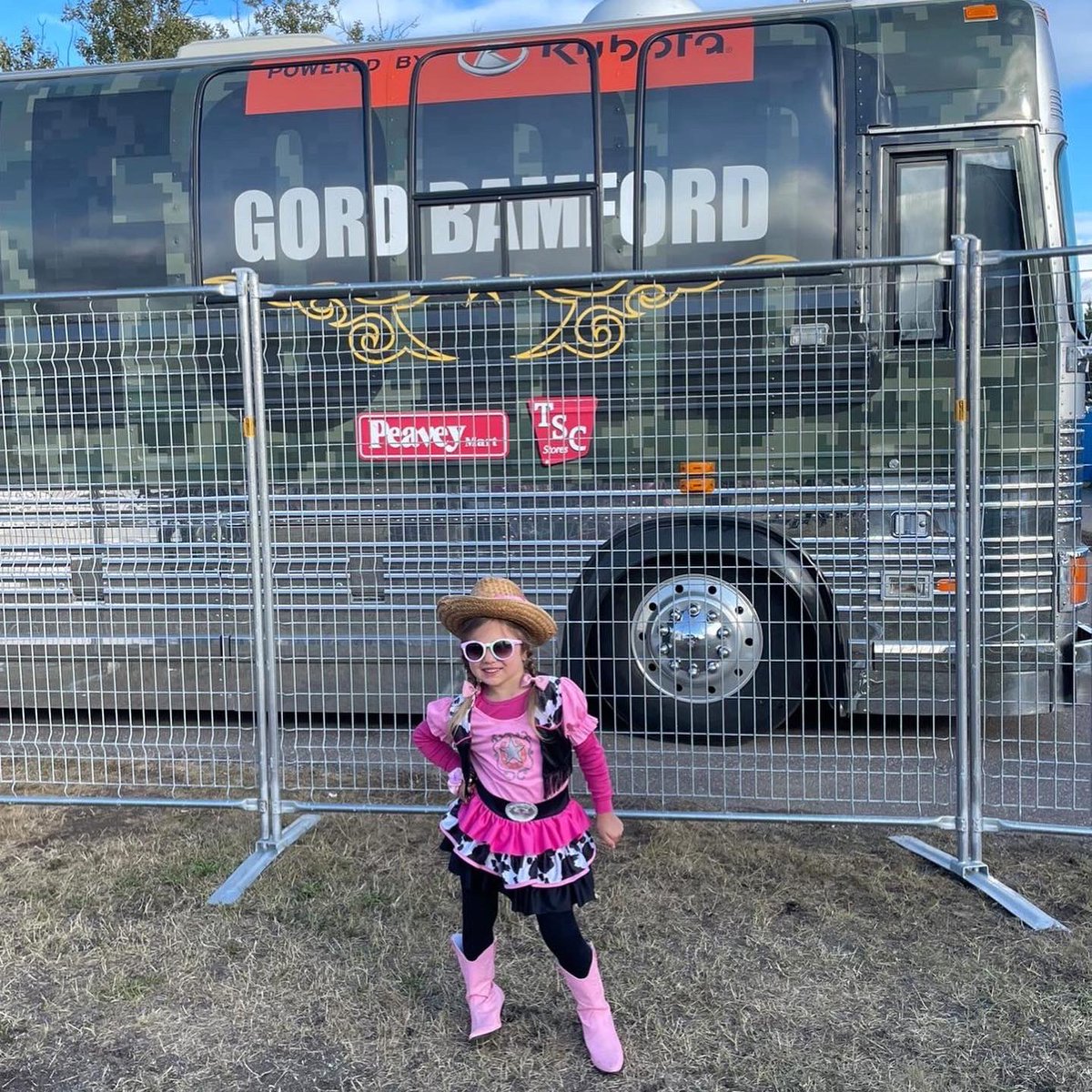 gordbamford's tweet photo. One of the coolest things is seeing kids enjoying live music! Thanks to all the parents out there who are nurturing young music lovers &amp; maybe even future musicians! We 🤍 our little fans!

#nextgeneration #littlefans #futuremusicians #littleguy #daughtersfather https://t.co/97bLm4xMyB