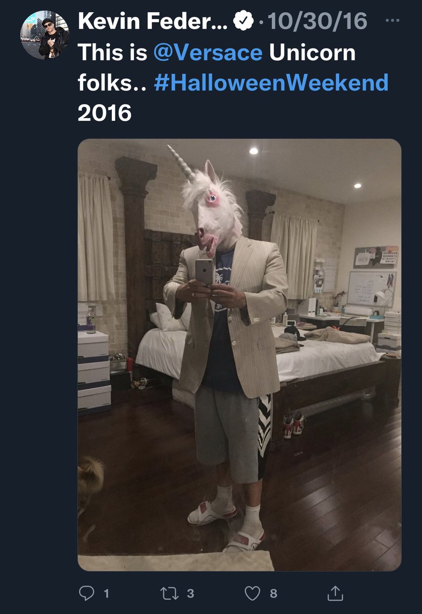The_Danny_Dior's tweet photo. Normal people have nightstands next to their bed... KFat and Victoria the horse prefer legal boxes full of paperwork.. if this shit isn’t sus then I don’t know what is.. #KEVINFEDERLINEISTRASH #Federline #JusticeForBritney https://t.co/W946MRIRiQ