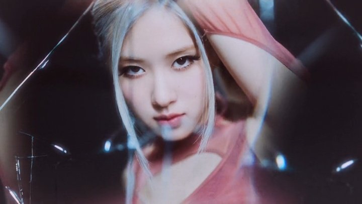 lisasuprmcy's tweet photo. CHAELISA HOLY SHIT https://t.co/rDeqEYuKli