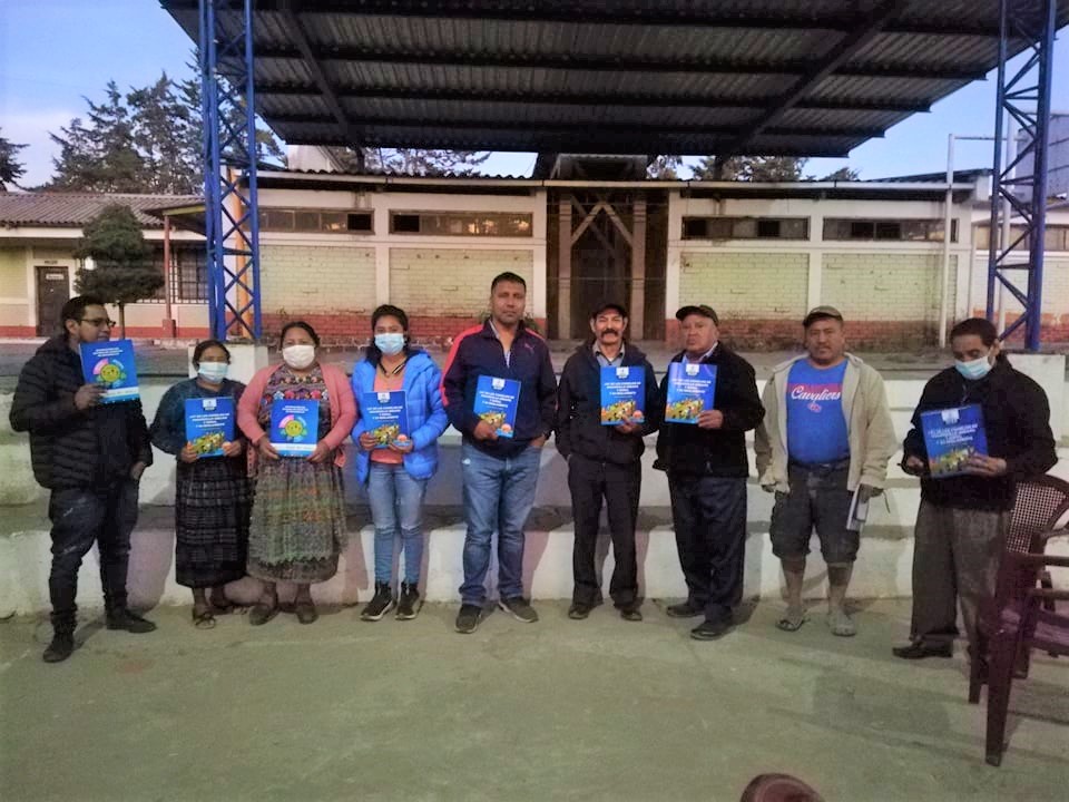 RIDERxela's tweet photo. Reconocemos la importancia de la participación ciudadana en todos los niveles. En alianza con @GCGuate a través del proyecto Barrio Mío Scale Up y la Red Nacional de COCODE, continúamos fortaleciendo la formación de los COCODE 
#RIDERXela #ComunidadAComunidad #JuventudEnAccion https://t.co/1Lv3dNdDbo