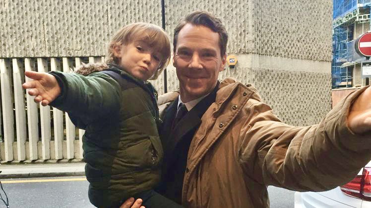 애기랑 똑같은 포즈 취해주는거 봐ㅜㅋㅋㅋ… 귀엽다 ..