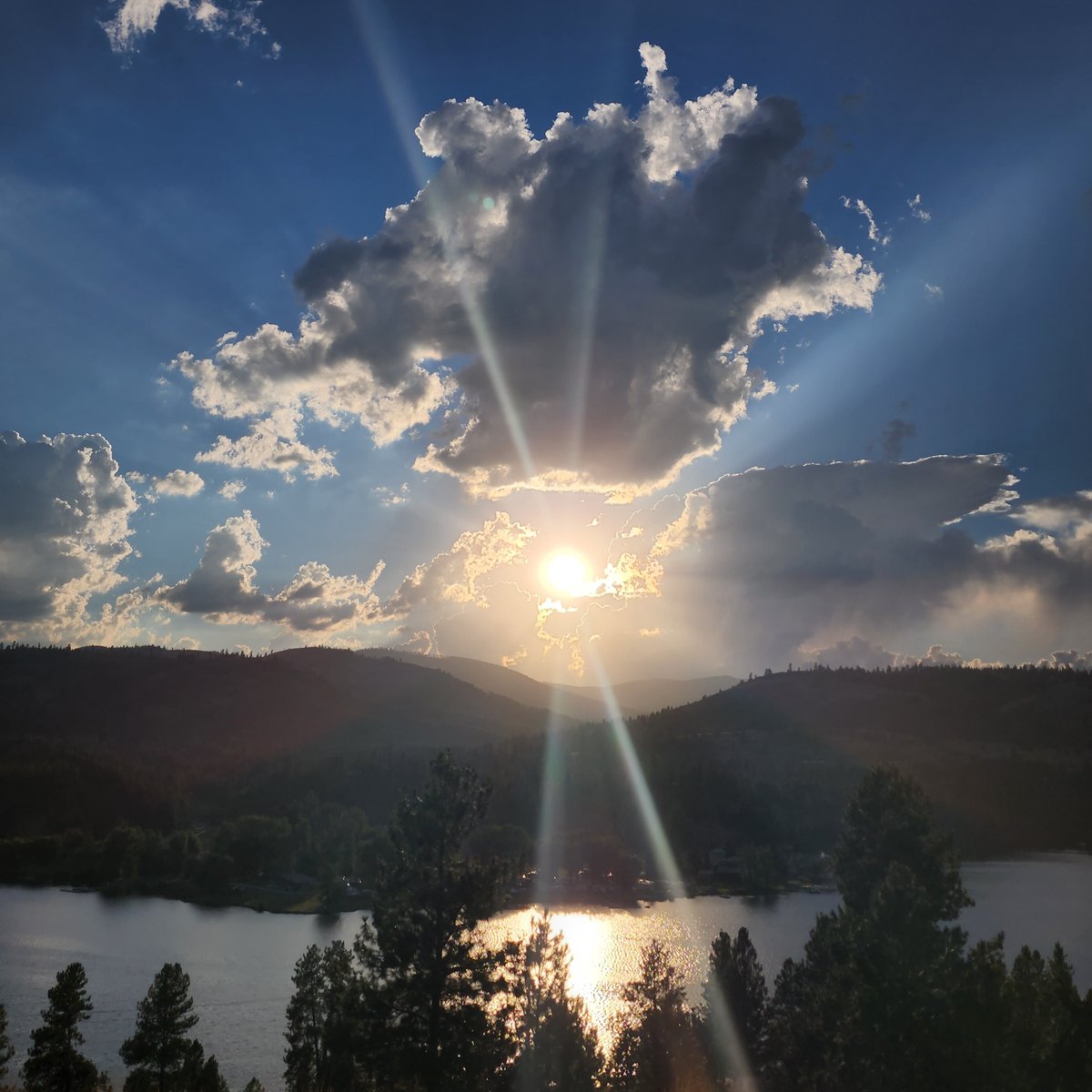 FerryCounty's tweet photo. A beautiful sunset at Curlew Lake, WA. https://t.co/2HbcZje1BW