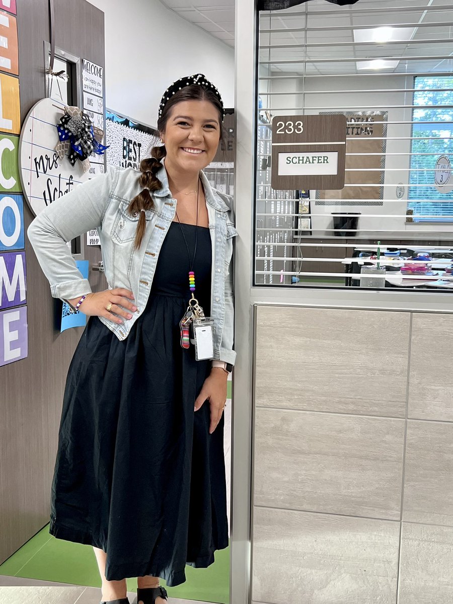 SchafersSquad's tweet photo. This first week back has been amazing! I love having former students stop by to see me on their way to their new teachers ๐ #bittersweet #lagwaylearners #learningtoday #leadingtomorrow @WISDLagway @WillisSchools https://t.co/XOEgljPxwi