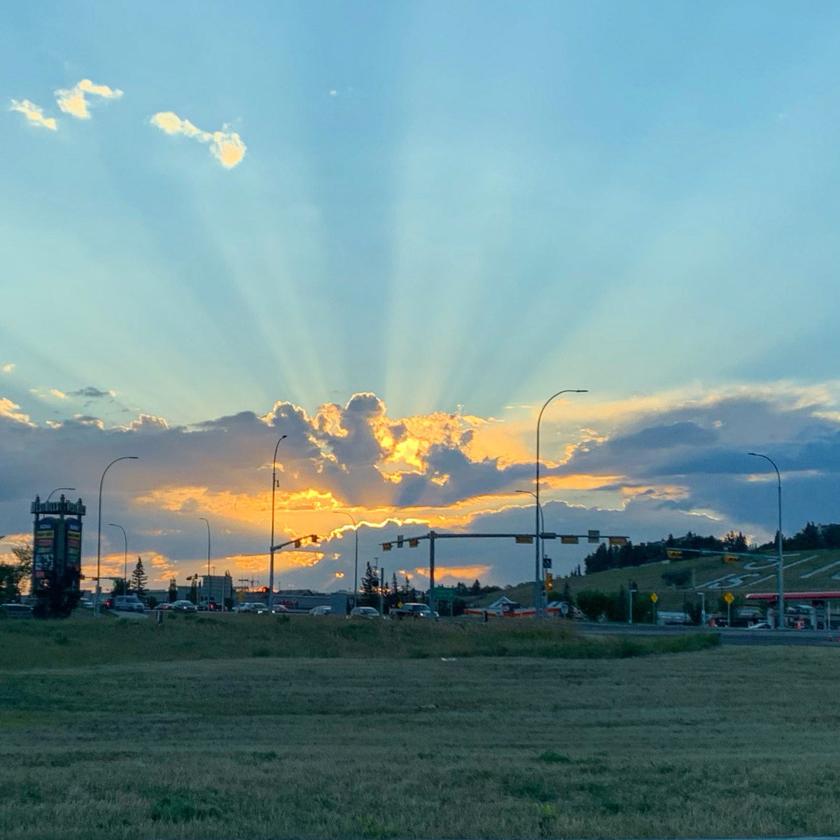 pastayoyo's tweet photo. I think they were filming the new Ten Commandments movie at Signal Hill tonight. #sunsetrays #yycsky https://t.co/XkL8FiY4il